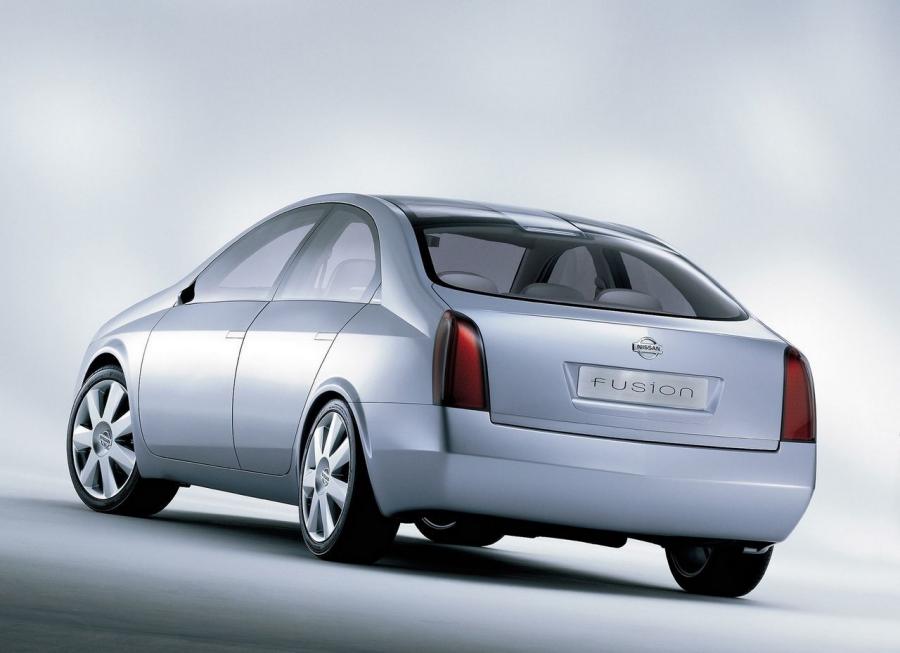  Nissan Primera Fusion Concept 2000 года  (фото 2 из 4)